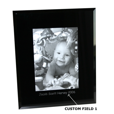 Add Personalised Photo Frames to Cheer Up That Blank Wall